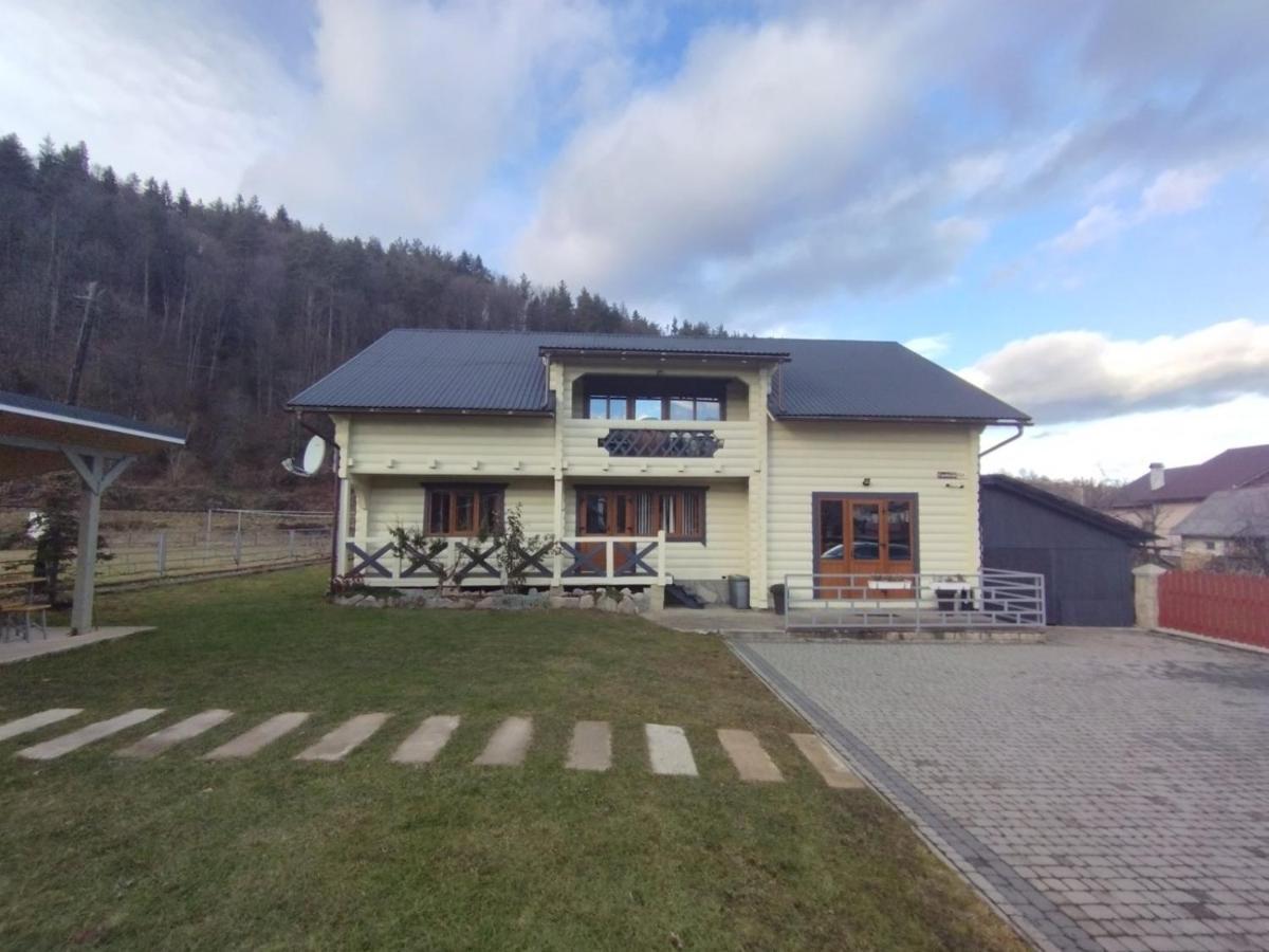 Lucy Hotel Yaremche Exterior photo