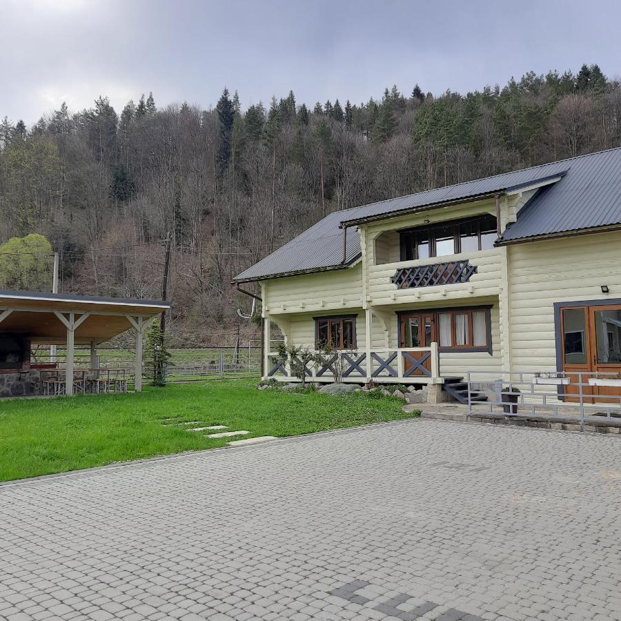 Lucy Hotel Yaremche Exterior photo