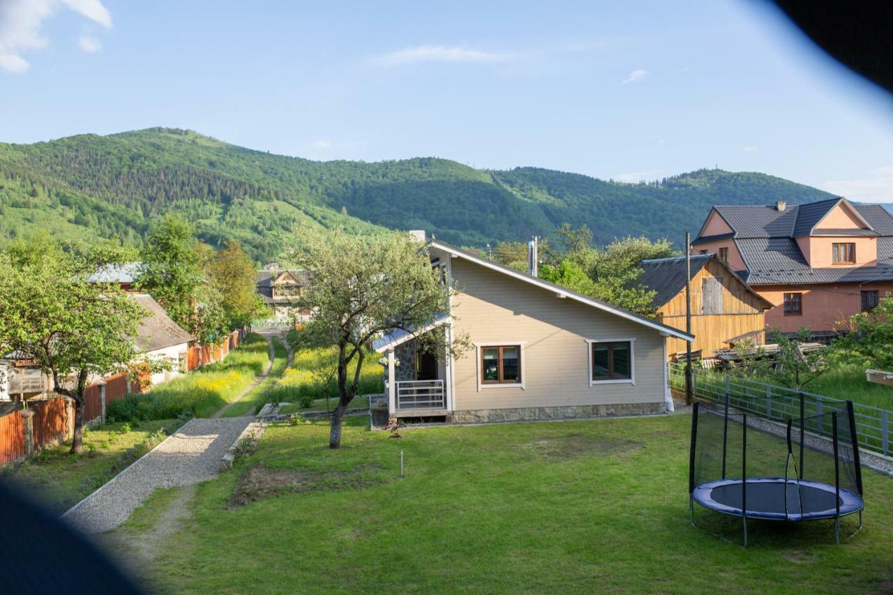 Lucy Hotel Yaremche Exterior photo