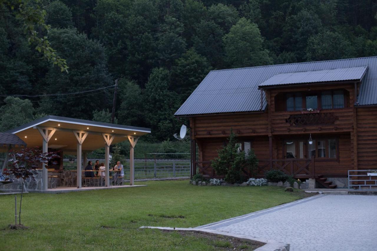 Lucy Hotel Yaremche Exterior photo
